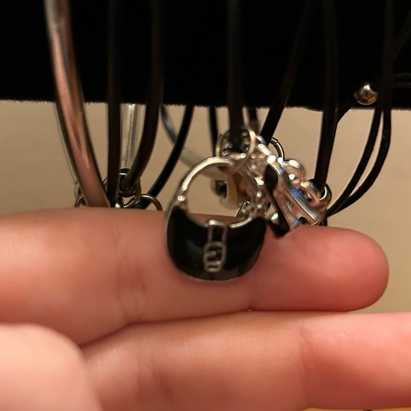 11 Bracelets, 8 charm, 3 metal bangles - Picture 9 of 11